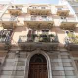 Di particolare bellezza � quello marroncino situato al civico n.9. � arricchito da due facce di leoni che sorreggono il portale di ingresso agghindato con festoni e scudi